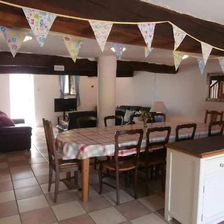 Les Poiriers Nyaraló *